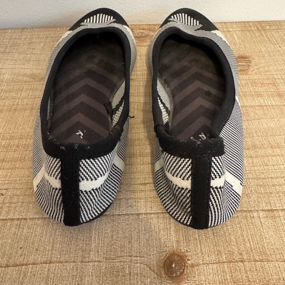 Skechers Black and White Patterned Flats - Picture 4 of 5